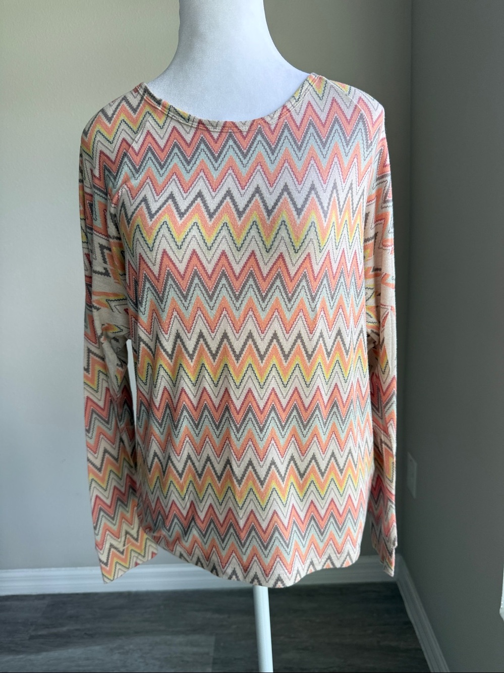 Forever 21 women’s multicolored, Longsleeve knit top